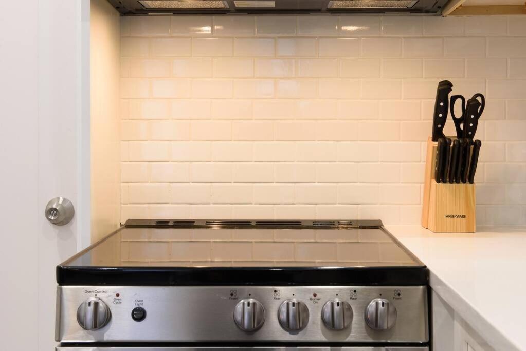 240-12 Brand New Prime Location W&d Apartment